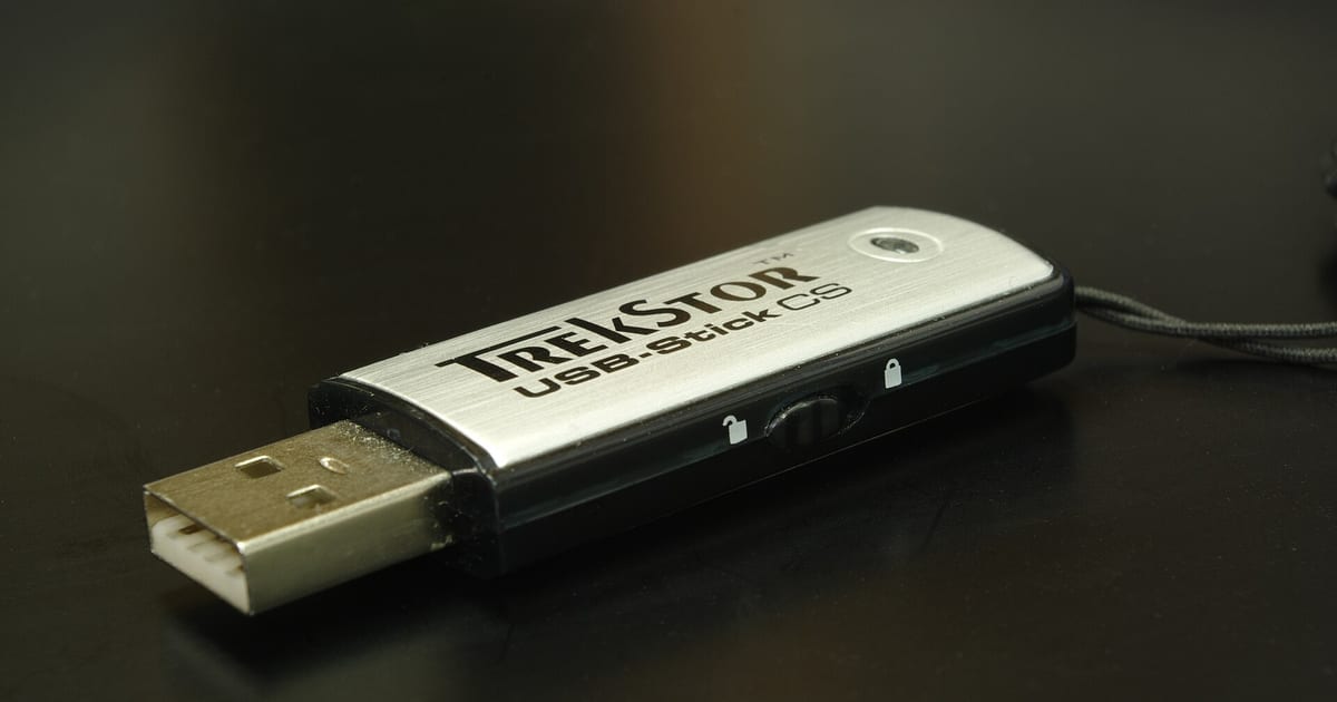 Pendrive com chave lateral de proteção contra gravação visível