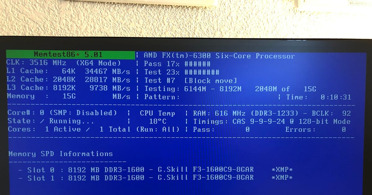 Tela do Memtest86+ executando a varredura de memória durante a inicialização