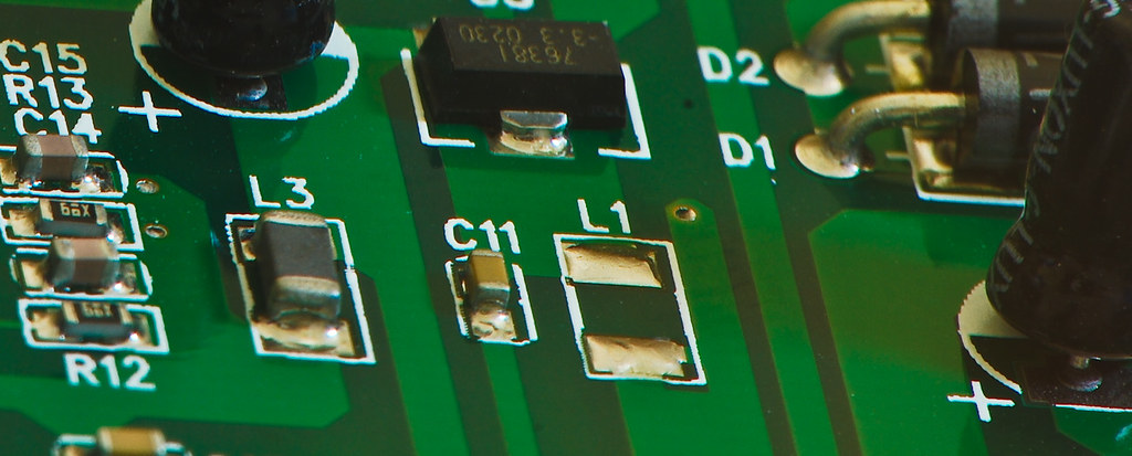 Detalhe macro de placa eletrônica com componentes
